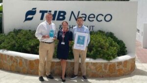 El equipo, con el director comercial de THB hotels, Juan Carlos Miralles