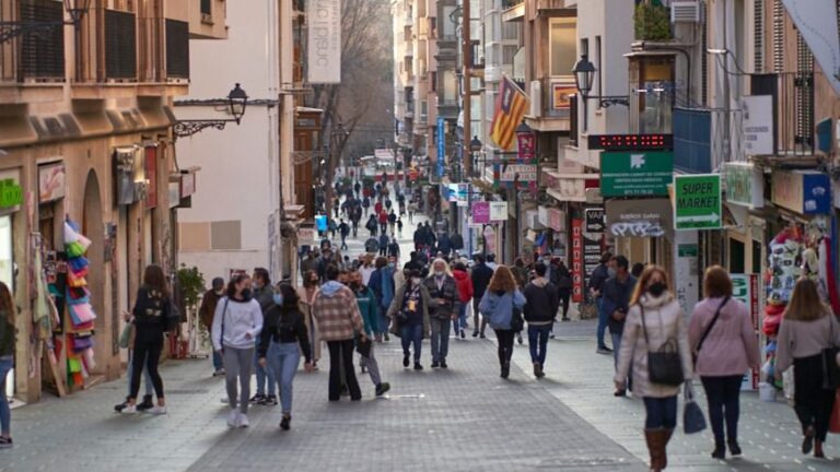palma-gente-calle-poblacion