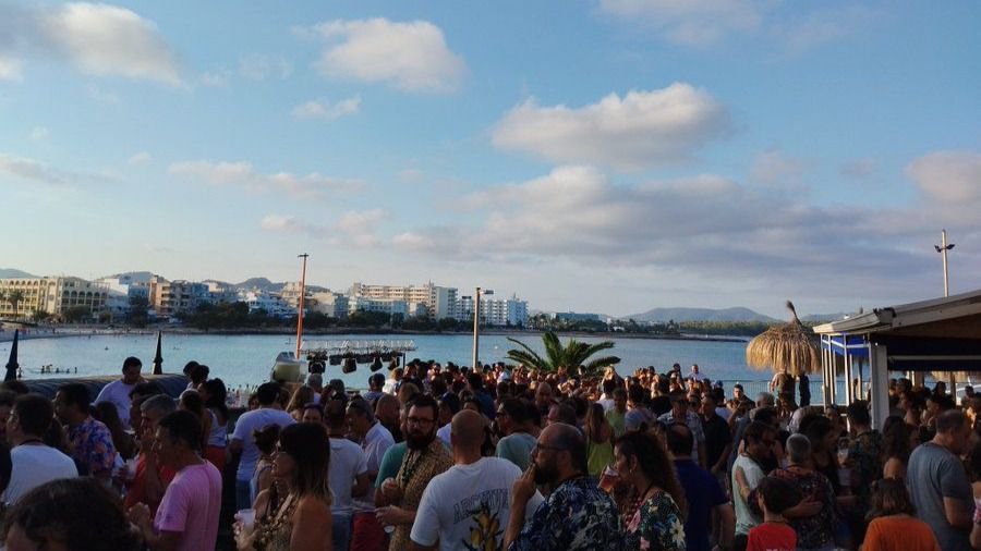Imagen de archivo: Un momento de la fiesta 'Horabauxa' este pasado sábado en S'Illot.