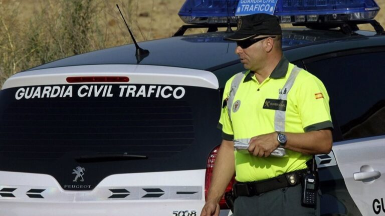 Imagen de archivo: Guardia Civil de tráfico.