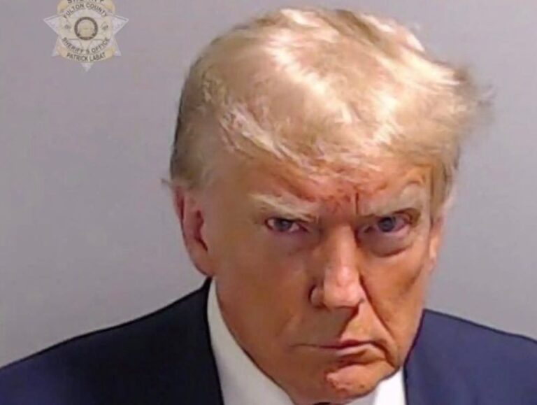 La foto policial de la ficha de Donald Trump en la cárcel de Atlanta.