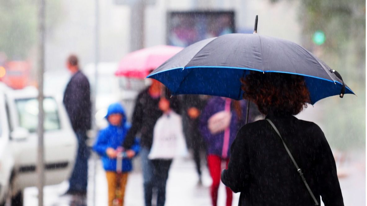 frio tormenta lluvia temporal paraguas