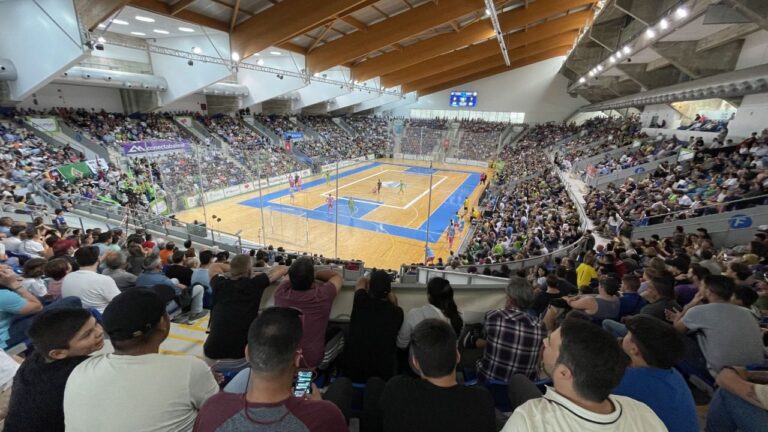 Son Moix abarrotado en un partido del Mallorca Palma Futsal.