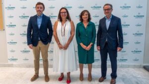 La consellera de Salud, Manuela Garc&iacute;a, y el director general del Servicio de Salud, Javier Ure&ntilde;a, junto a la nueva gerente de Son Espases, Cristina Granados.