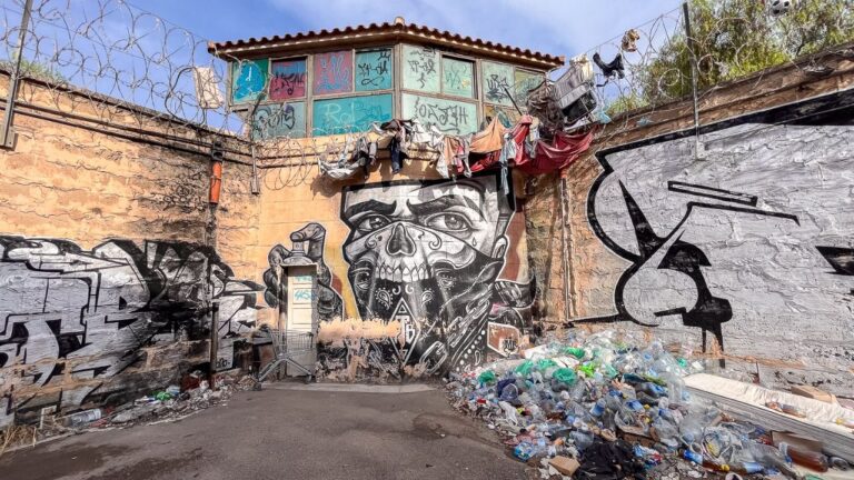 Cort desalojará a las 200 personas y tapiará los accesos de la antigua prisión de Palma