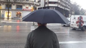 lluvia en Palma, gente con paraguas
