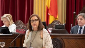 Manuela Garc&iacute;a, consellera de Salud del Govern, este martes en el Parlament.