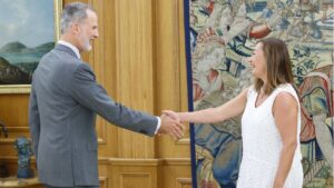 Armengol, durante la reuni&oacute;n con el rey Felipe VI para informarle de la constituci&oacute;n de las Cortes, tras la que propuso a Feij&oacute;o como candidato a la investidura