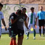 Miguelete, en el minuto 11, ha tenido que ser sustituido por lesión