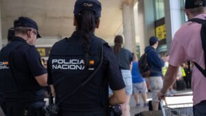 Aeropuerto Polic&iacute;a