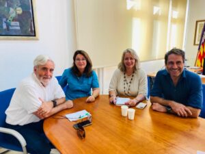 Andreu Palou, presidente de la IGP Sobrassada de Mallorca, junto a Ant&ograve;nia M. Torres, responsable de la IGP Sobrassada de Mallorca; Pilar Amate, consellera ejecutiva de Promoci&oacute;n Econ&oacute;mica y Desarrollo Local, y Alfredo Jos&eacute; Arias, director insular de Comercio.