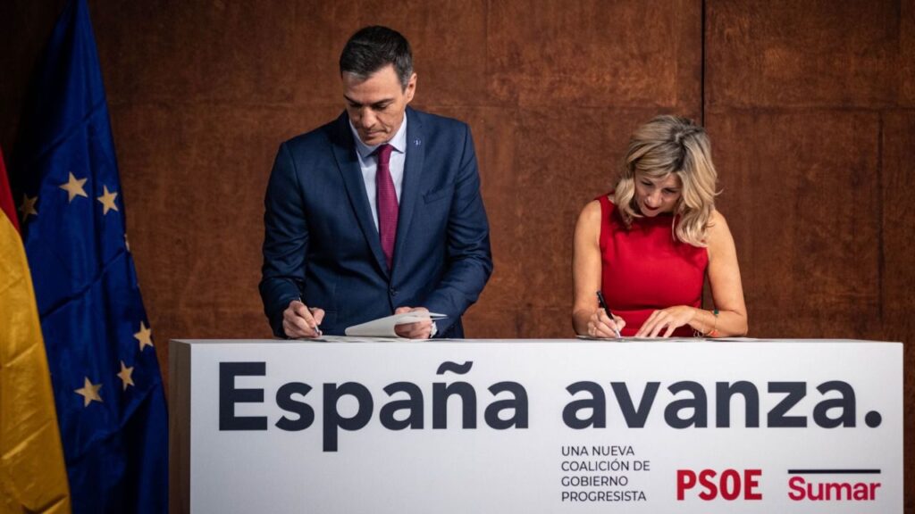 Sánchez y Díaz firman el acuerdo entre PSOE y Sumar.