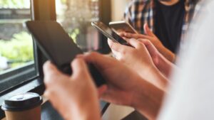 jovenes moviles internet adolescentes