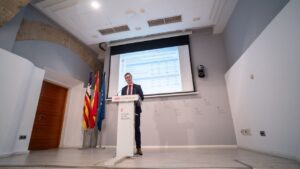 Antoni Costa ofrece una rueda de prensa en el Consolat de Mar.