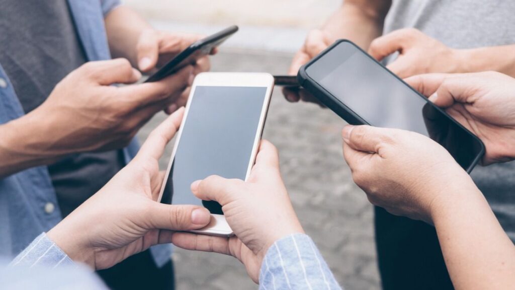jovenes moviles internet adolescentes