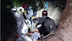 Archivo: retirada de un fallecido por los Bomberos de Ibiza a principios de noviembre