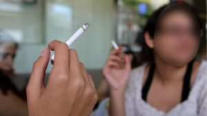 mujer fumadora tabaco