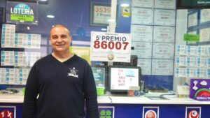 Salvador, due&ntilde;o de la administraci&oacute;n de la calle Luca de Tena, en Palma.