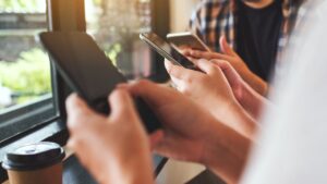 jovenes moviles internet adolescentes