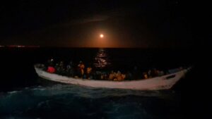 Archivo: Patera en aguas de Canarias