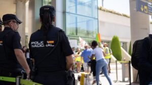 Aeropuerto Polic&iacute;a