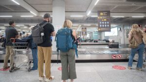 Esperando Maletas en el Aeropuerto