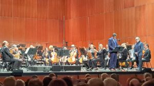 Jaume Bauz&aacute; elogia al homenajeado, Gabriel Estarellas