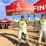 Lorenzo Fluxá junto a su copiloto Xavi Ribas, celebrando la gesta.