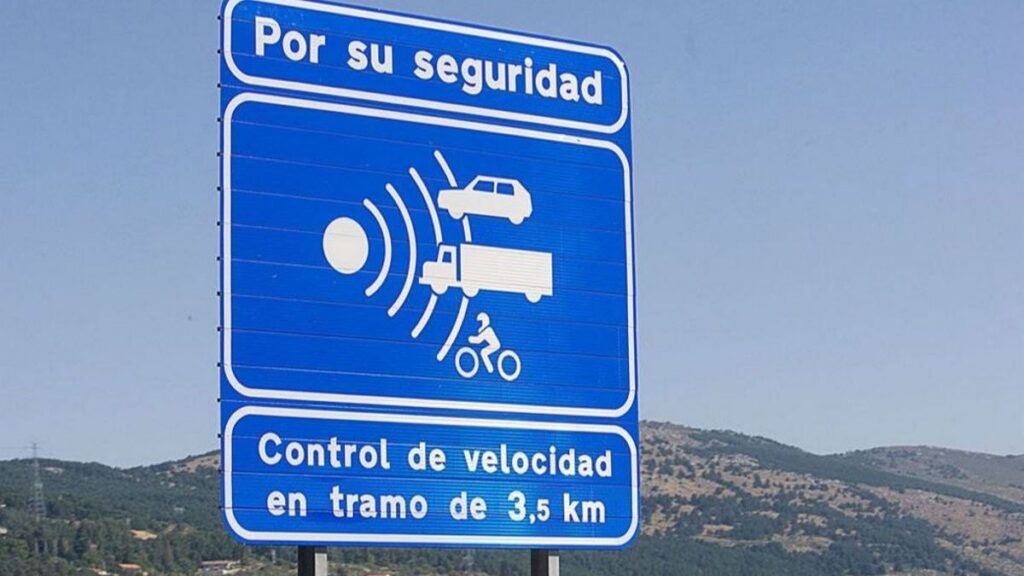 Señalización de radar de tramo [DGT].