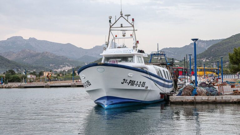 Barcos pesqueros pescadores