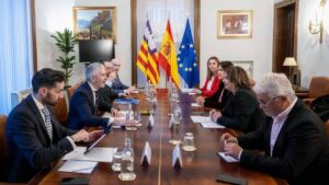 Reuni&oacute;n Antonia Estarellas y Fernando Grande-Marlaska