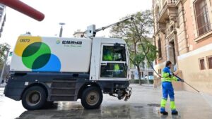 Un sintecho pega un pu&ntilde;etazo a una trabajadora de Emaya en plena calle
