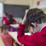 Niño en clase