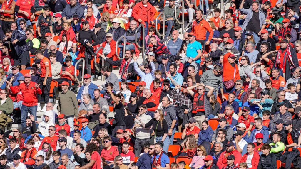 La afición mallorquinista durante un partido esta temporada.