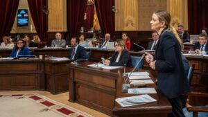 Marga Prohens en el Parlament.