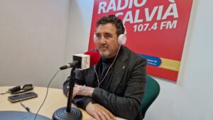 El alcalde Amengual, anunciando la noticia en Radio Calvi&agrave;.