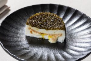 Almendra y caviar, del restaurante Voro.
