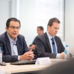 Miguel Cardoso y José Manuel Mieres durante la presentación del informe.