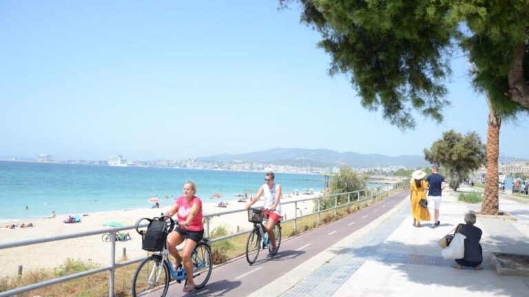 playa bicicletas verano