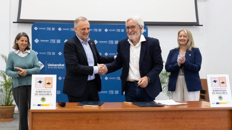 El presidente del Consejo Regulador IGP Sobrassada de Mallorca, Andreu Palou, y el rector de la Universitat de les Illes Balears, Jaume Carot.