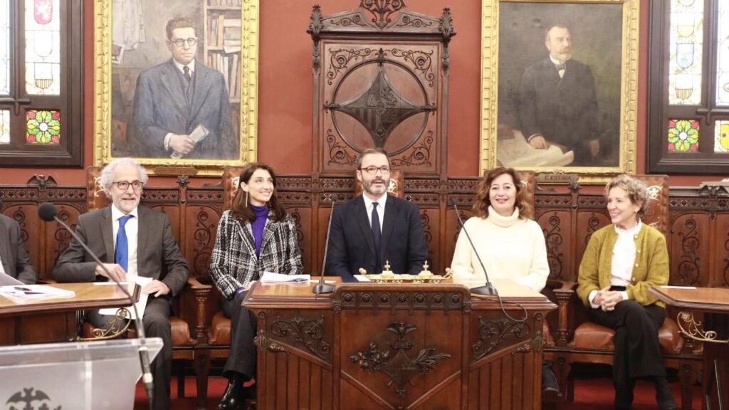El presidente del TSJIB, Carlos Gómez, junto a la exministra de Justicia, Pilar Llop, el exalcalde de Palma, José Hila, la expresidenta del Govern, Francina Armengol, y la exdelegada del Gobierno, Aina Calvo, en la presentación de la ciudad de Justicia hace dos años.