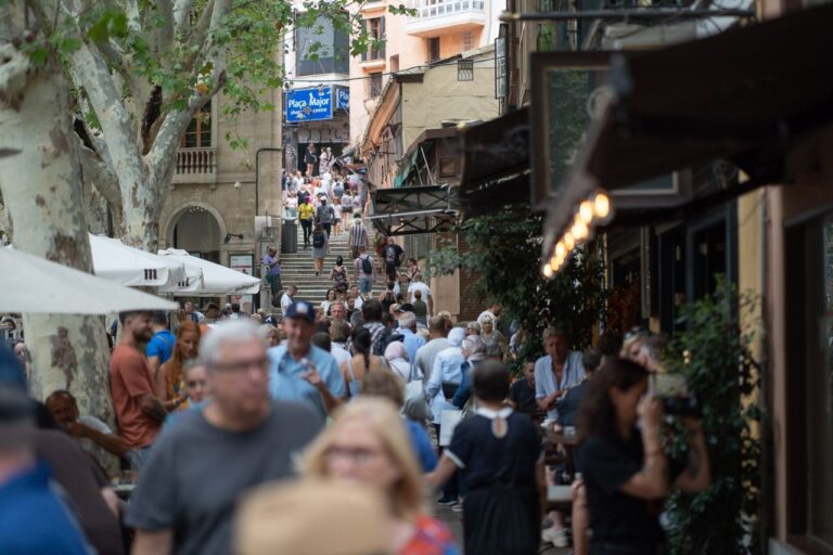 Turistas en el centro de Palma.