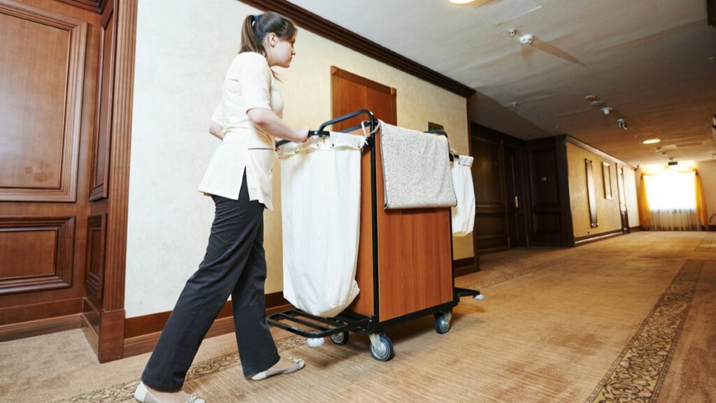 camarera de piso kelly