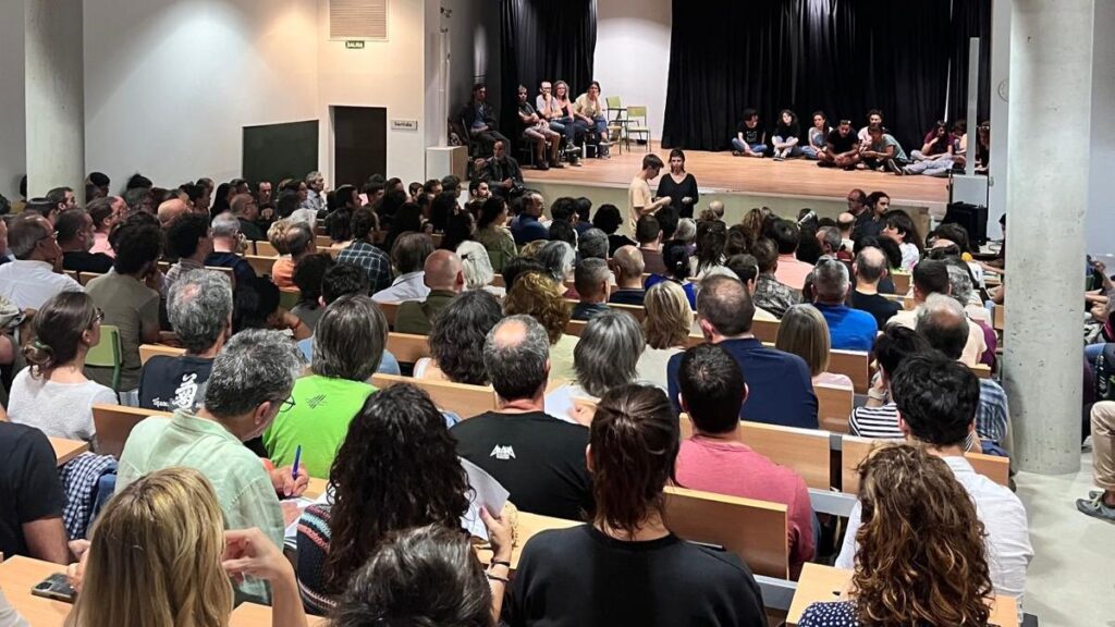 asamblea sineu Menys turisme més vida