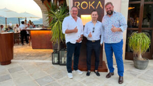 Sven Koch, CEO Azumi Restaurant Group, Jorge Lorenzo, tres veces campe&oacute;n del mundo de MotoGP, y Toni Mir, CEO de Cap Vermell Group.