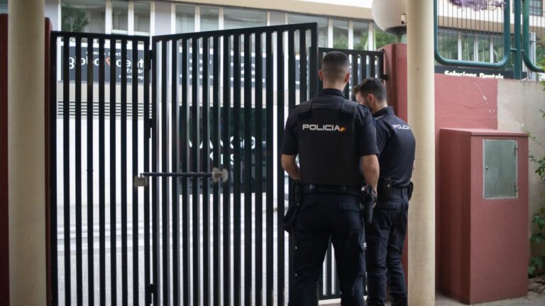 Cerrando Colegio electoral Policia Nacional