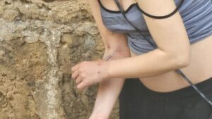 Una toxic&oacute;mana se inyecta en plena calle a la luz del d&iacute;a en La Soledad