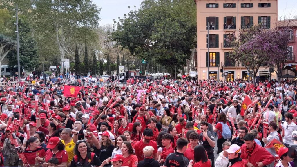 Hace tan solo unos meses, miles de mallorquinista siguieron la final de la Copa del Rey desde la Plaça de la Reina