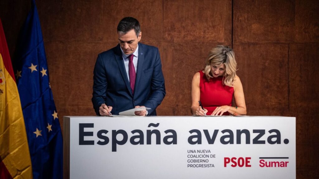 Sánchez y Díaz firman el acuerdo entre PSOE y Sumar.