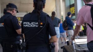 Aeropuerto Polic&iacute;a